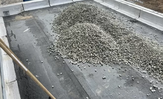 Mise en place de cailloux sur une terrasse à protection lourde à Linxe, Bayonne, Pro Étanch